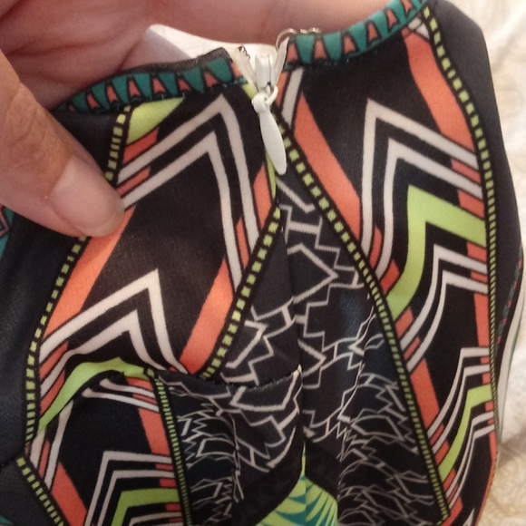 Geometric Print Sleeveless Dress - Picture 4 of 5